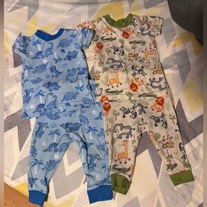 4pc infant pajama bundle Dinosaur and Safari Animal design 12M